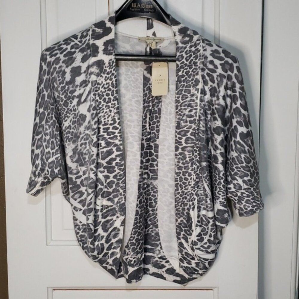 NWT Twenty one Women's sweater cardigan black and white leopard print